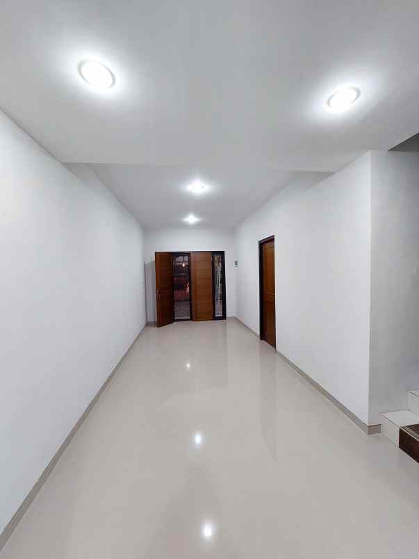 dijual rumah pantai mentari