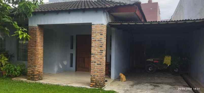 dijual rumah perum jatiwaringin asri