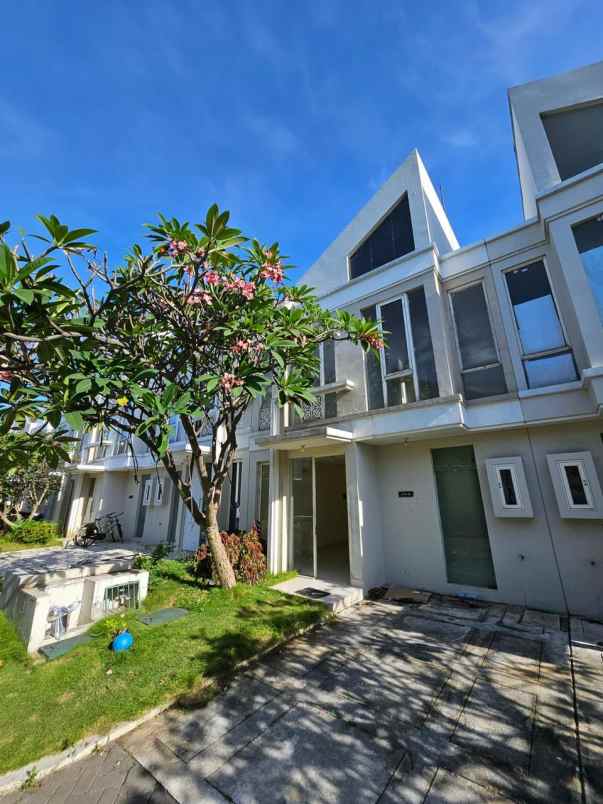 dijual rumah perumahan grand pakuwon