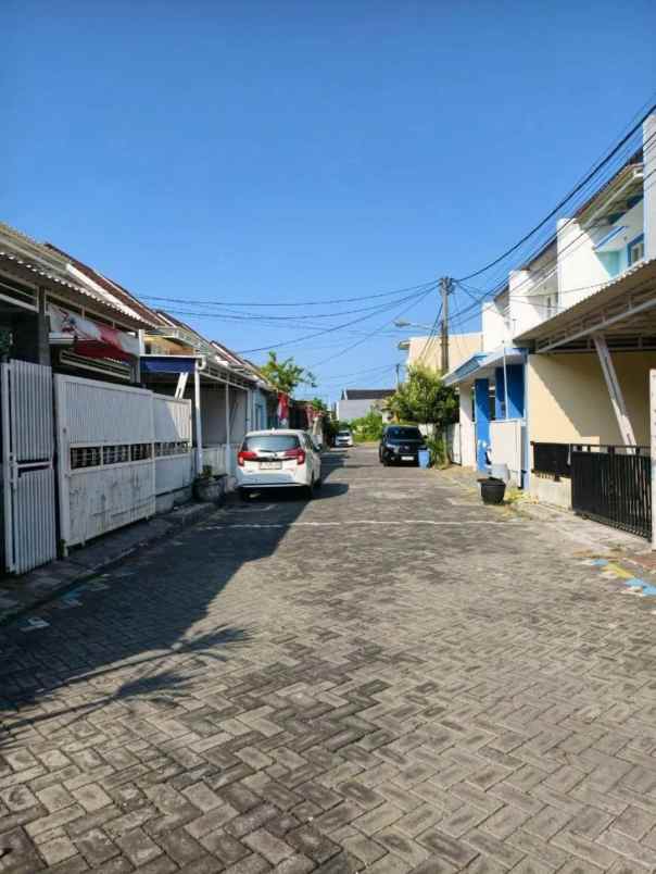 dijual rumah perumahan green lake