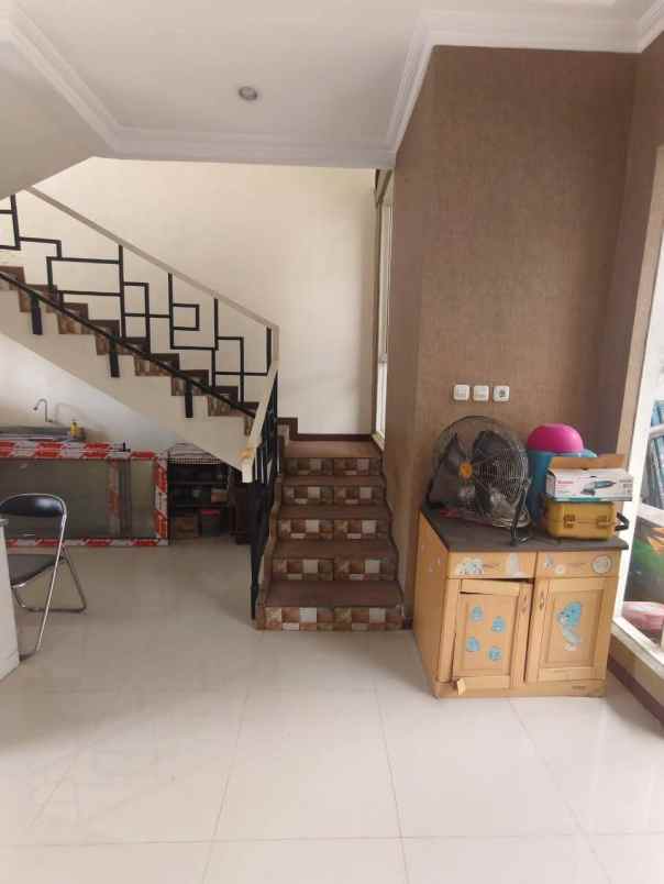 dijual rumah perumahan gunung anyar