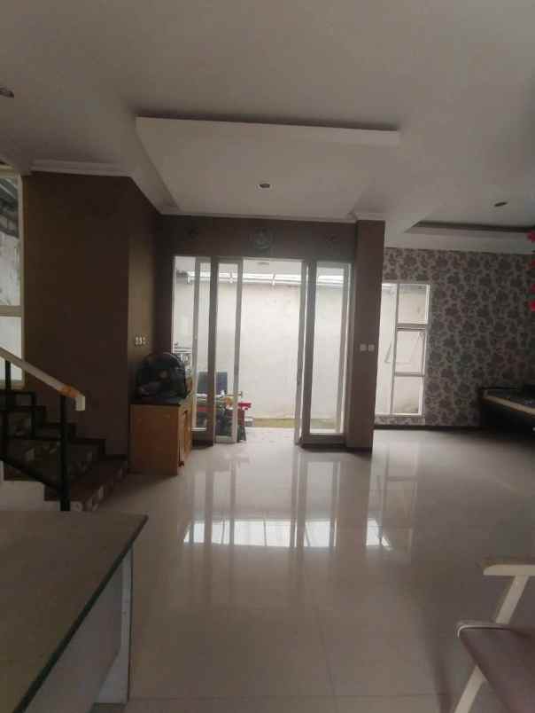 dijual rumah perumahan gunung anyar