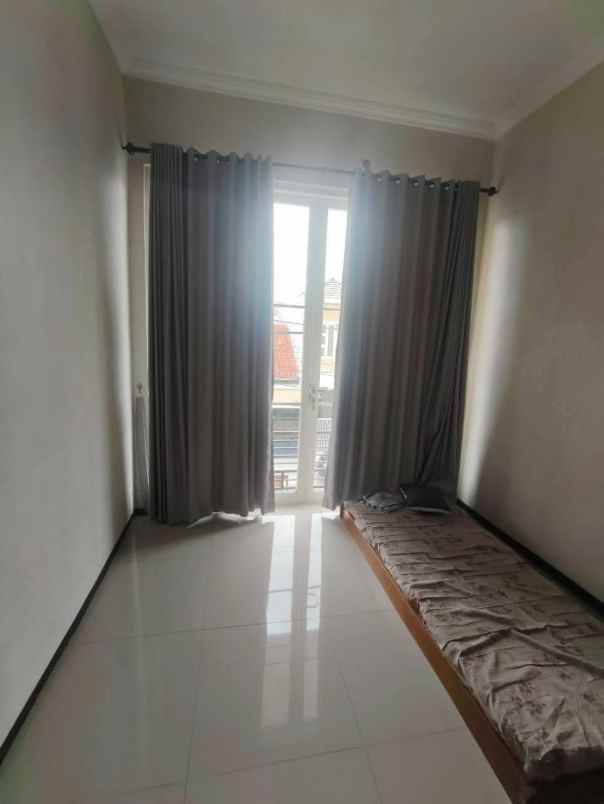 dijual rumah perumahan gunung anyar