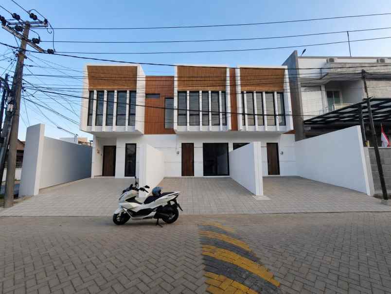 dijual rumah perumahan nirwana