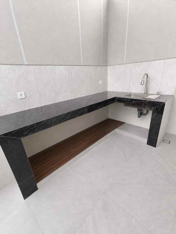 dijual rumah perumahan nirwana