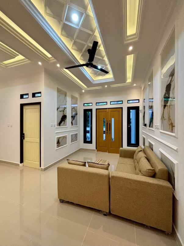 dijual rumah perumahan taman raya