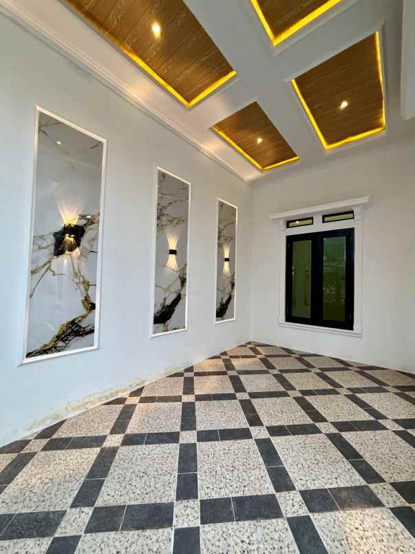 dijual rumah perumahan taman raya