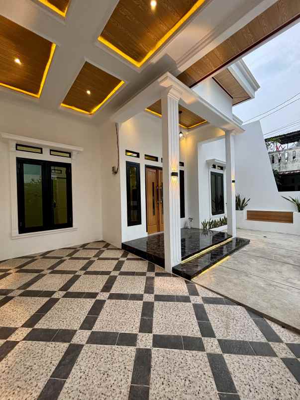 dijual rumah perumahan taman raya