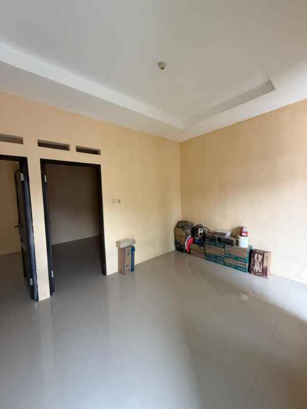 dijual rumah posisi hook di cilangkap tapos depok
