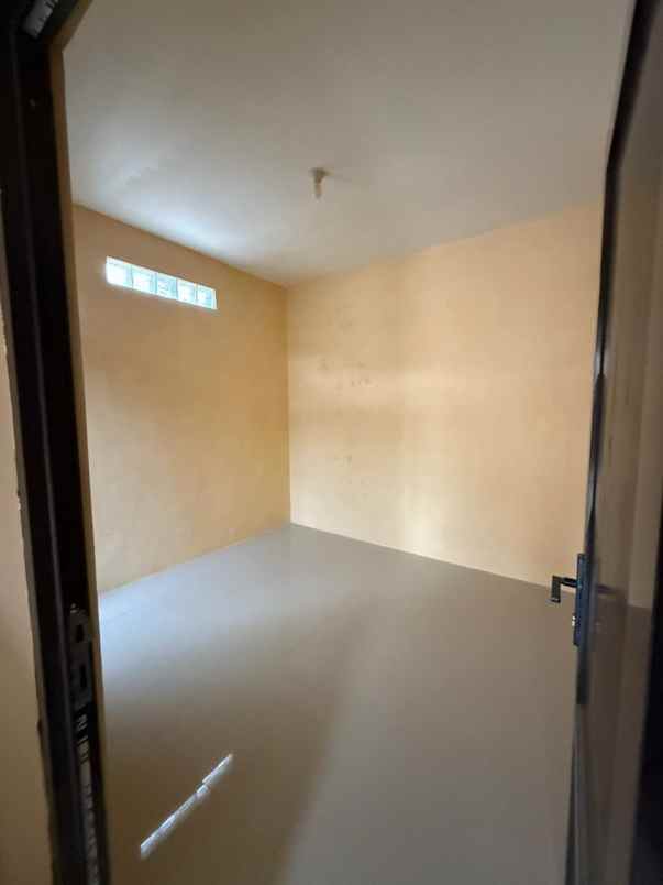 dijual rumah posisi hook di cilangkap tapos depok