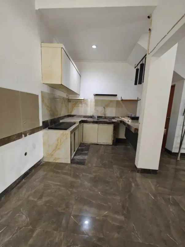 dijual rumah puri beta
