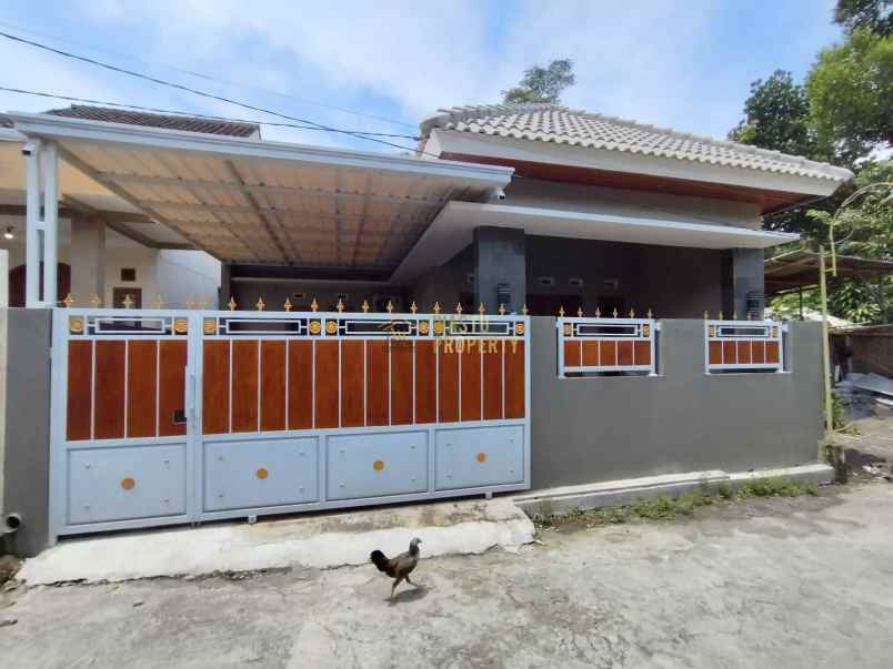 dijual rumah purwomartani kalasan