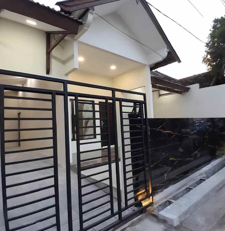 dijual rumah ready di banowati raya bulu lor semarang