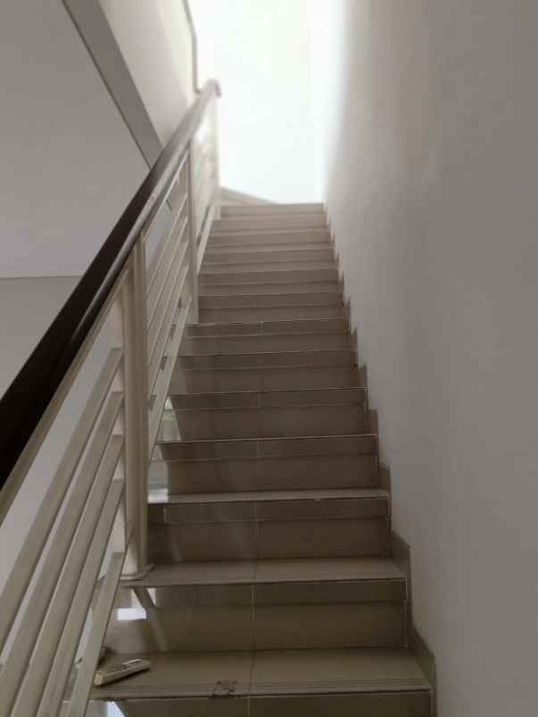 dijual rumah royal residence wiyung surabaya barat