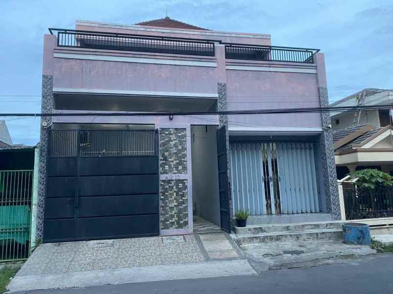 dijual rumah semolowaru selatan