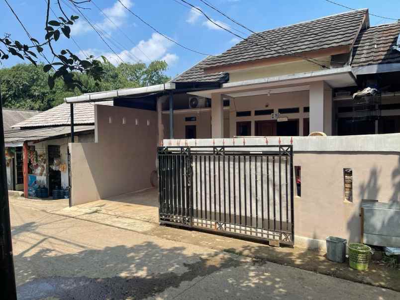 dijual rumah siap huni samping alun alun depok