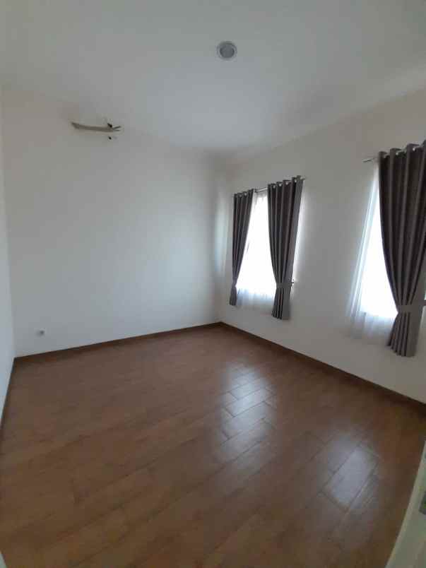 dijual rumah suvarna sutera cluster chiara