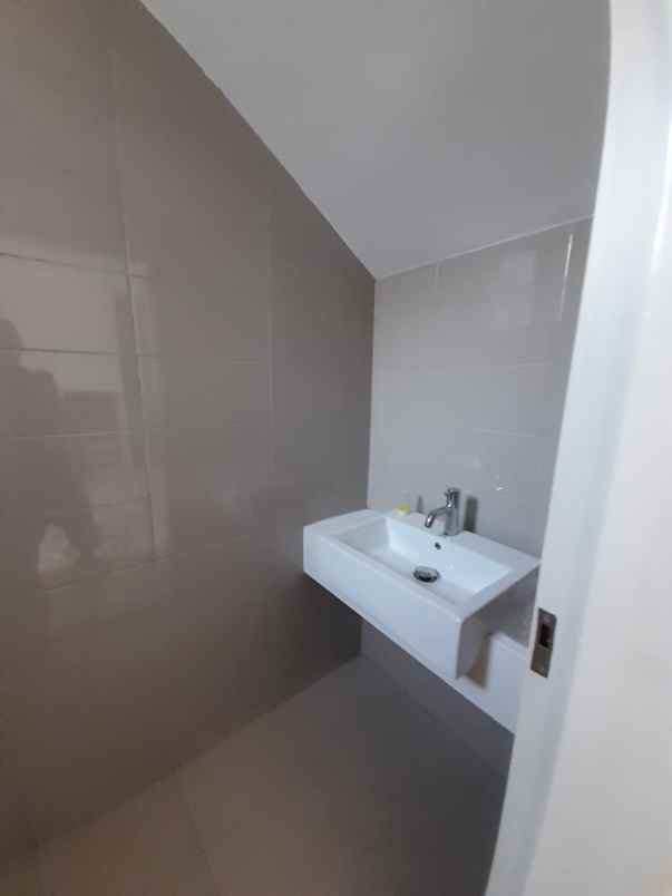 dijual rumah suvarna sutera cluster chiara