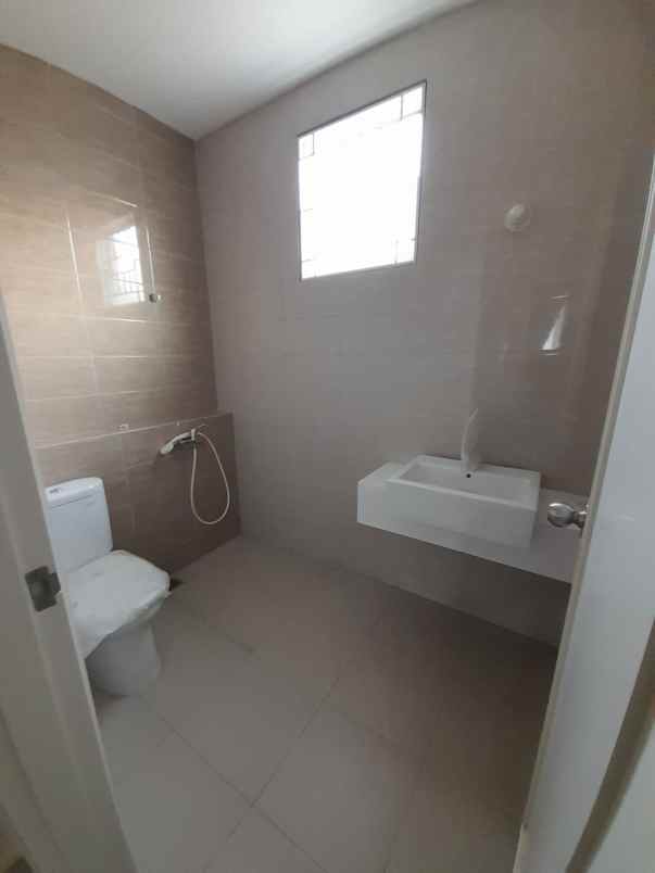 dijual rumah suvarna sutera cluster chiara