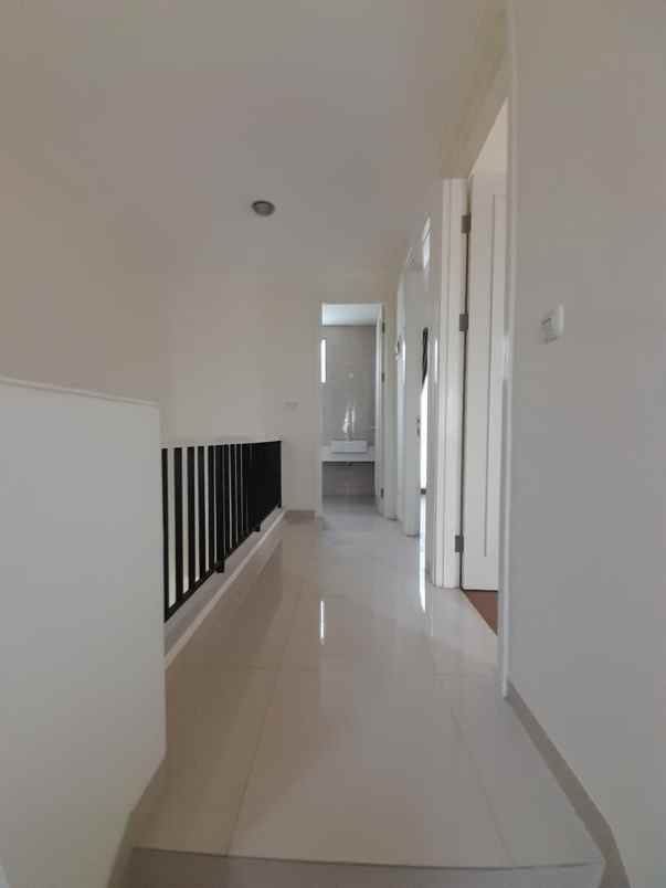 dijual rumah suvarna sutera cluster chiara