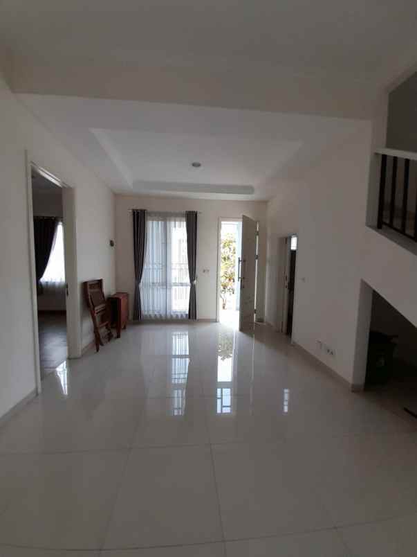 dijual rumah suvarna sutera cluster chiara