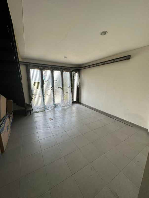 dijual rumah suvarna sutera cluster eldora