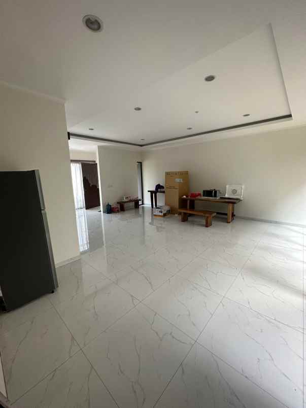 dijual rumah suvarna sutera cluster eldora