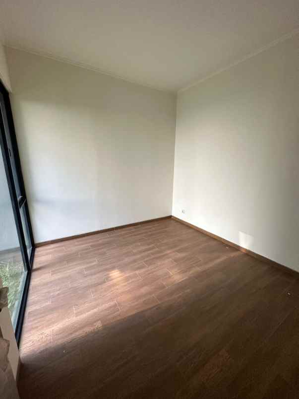 dijual rumah suvarna sutera cluster eldora