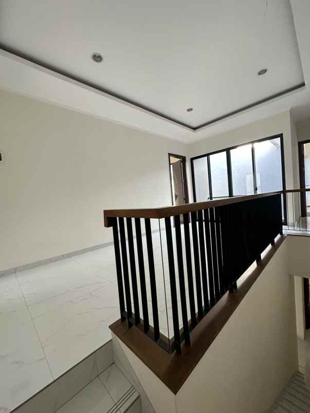 dijual rumah suvarna sutera cluster eldora