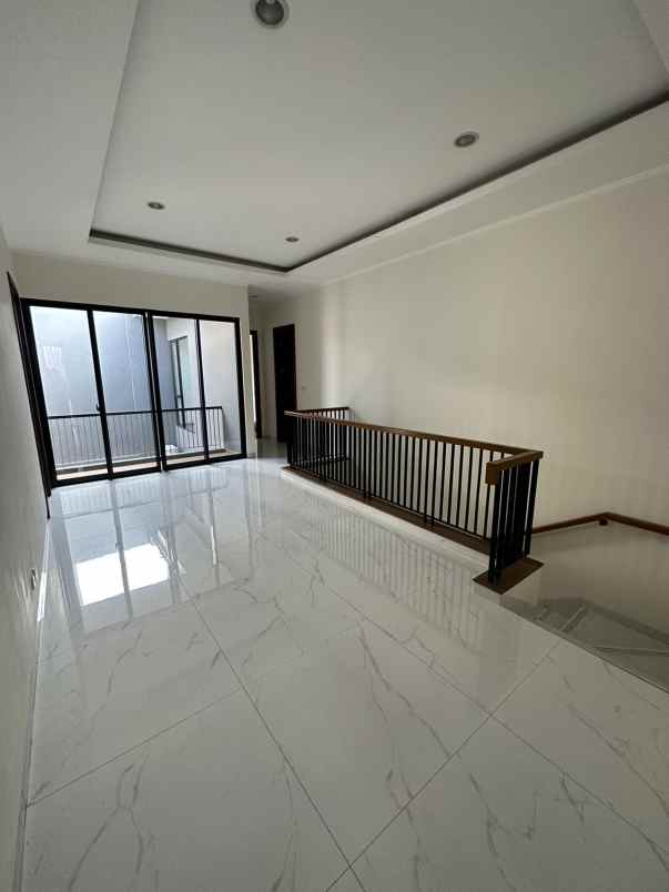 dijual rumah suvarna sutera cluster eldora