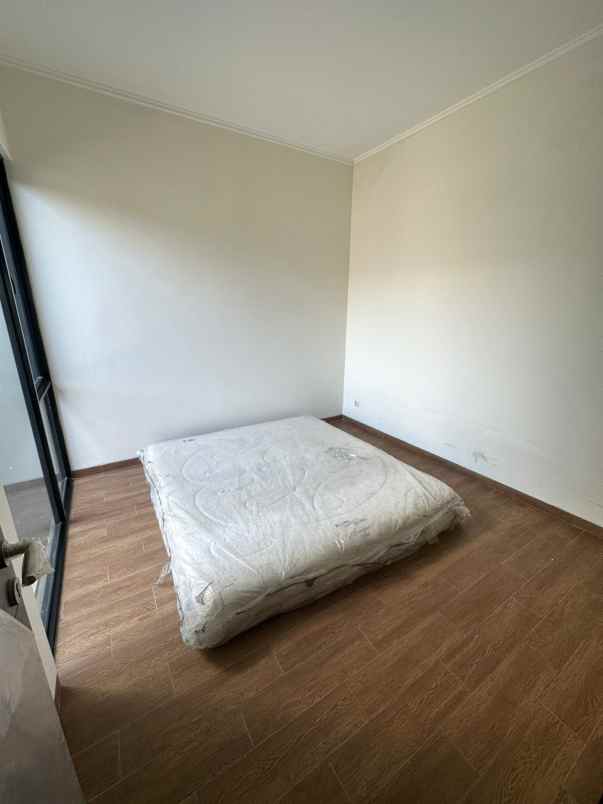 dijual rumah suvarna sutera cluster eldora