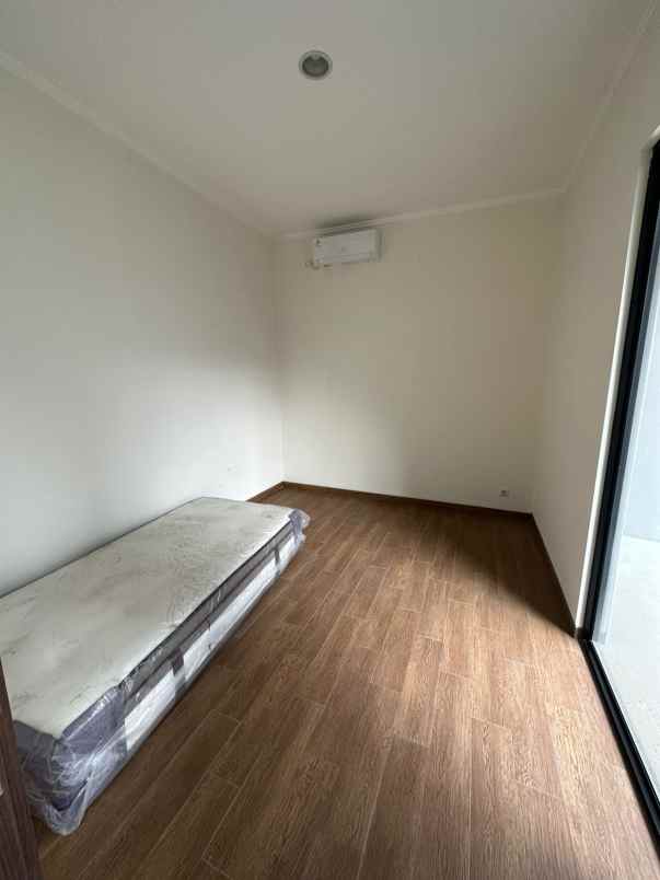 dijual rumah suvarna sutera cluster eldora