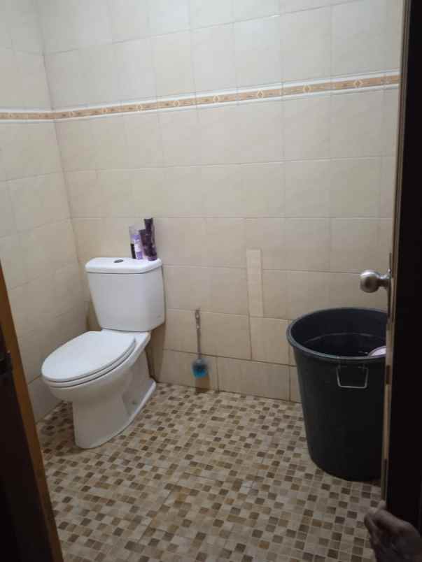 dijual rumah taman harapan baru