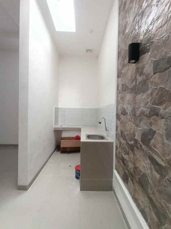 dijual rumah taman harapan baru