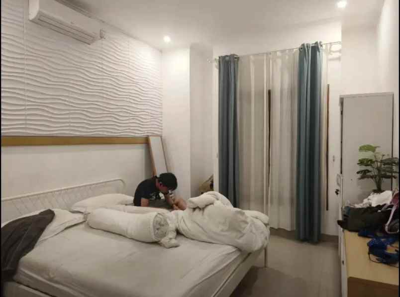 dijual rumah taman harapan baru thb