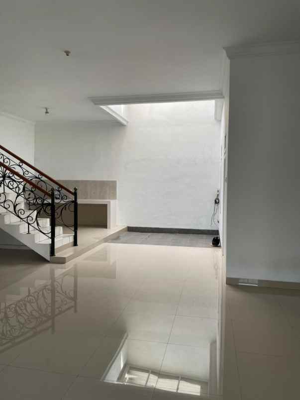 dijual rumah taman kopo indah 2