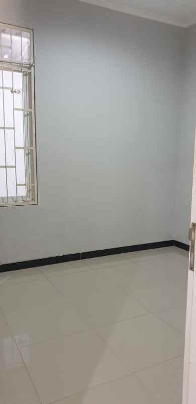 dijual rumah taman kopo indah