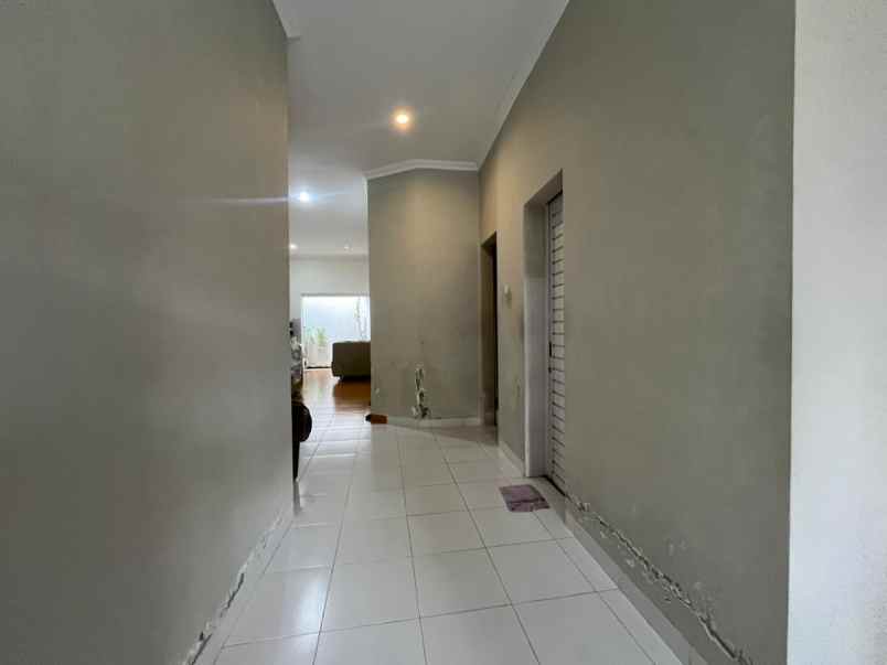 dijual rumah tambakan sinduharjo