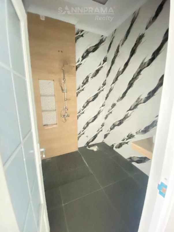 dijual rumah tanah baru