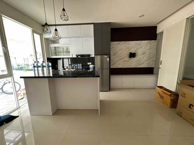 dijual rumah the oasia dian istana