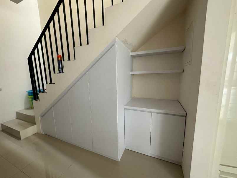 dijual rumah the oasia dian istana