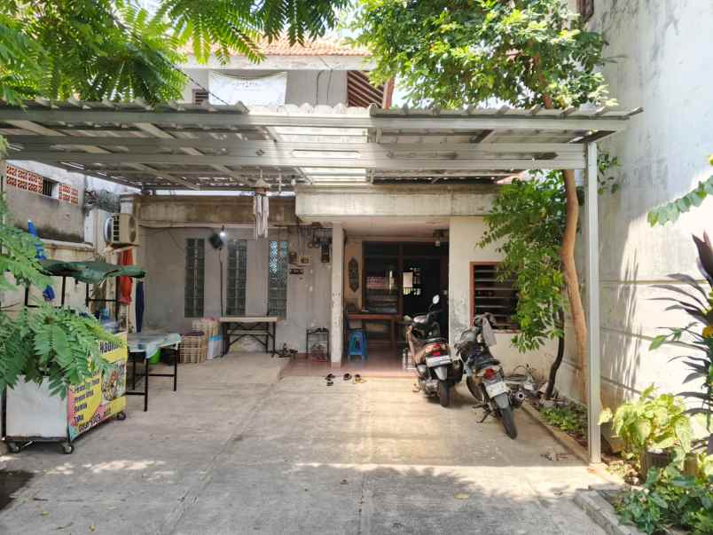 dijual rumah tua di tanjung duren jakarta barat