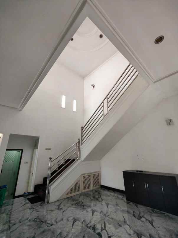 dijual rumah turun harga siap huni lokasi araya malang