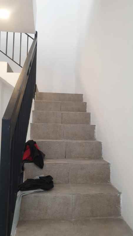 dijual rumah twr