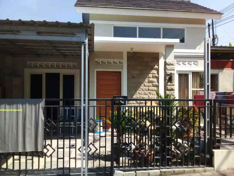 dijual rumah umy