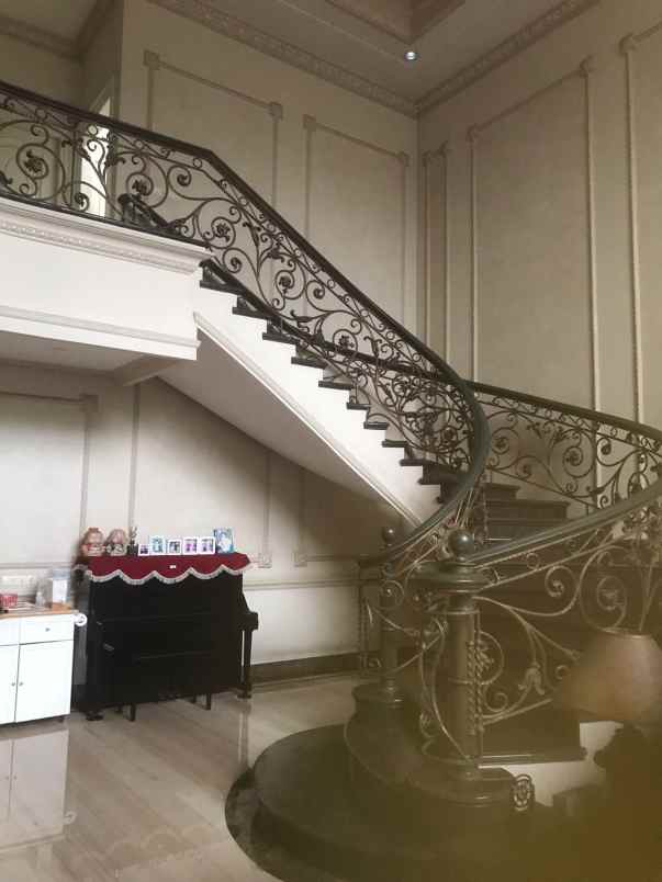 dijual rumah vbr 2 pakuwon indah