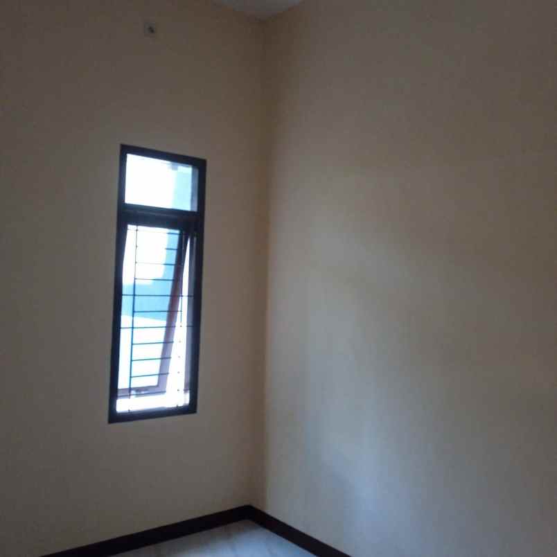 dijual rumah villa mutiara gading 1