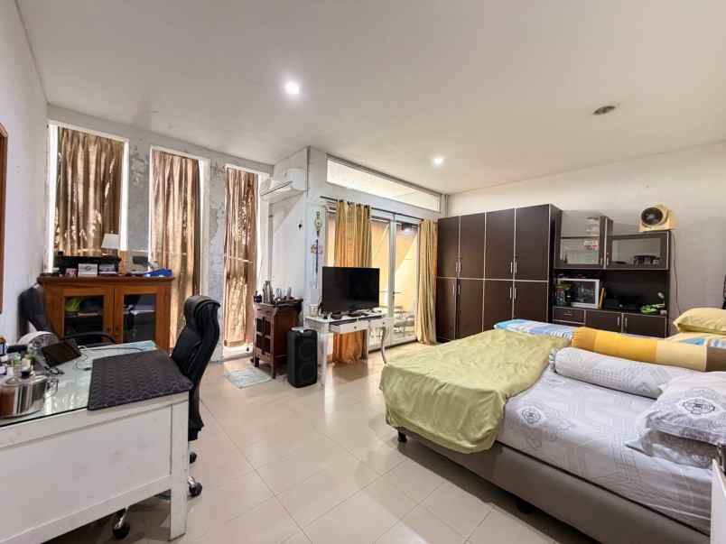 dijual rumah villa pondok indah