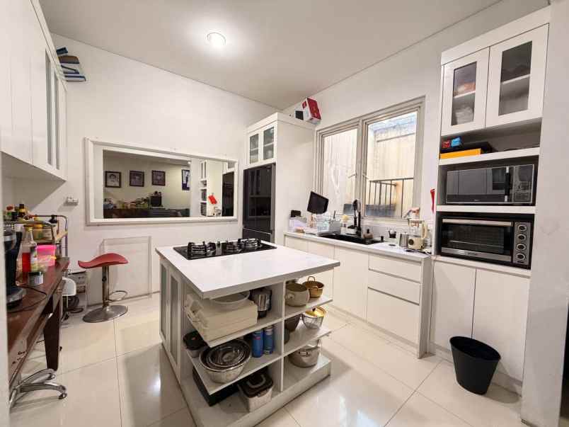 dijual rumah villa pondok indah