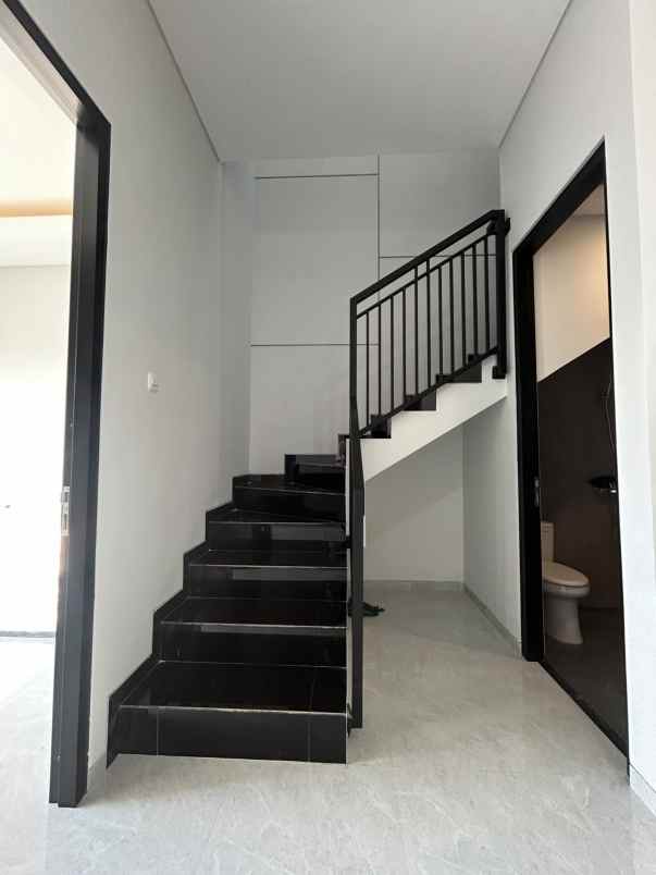 dijual rumah wisma mukti klampis